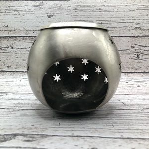 The body shop metal snowflakes oil diffuser